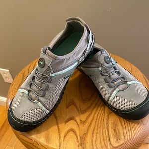 J-41 casual walking/ commuter shoe size 9 so ridiculously comfortable